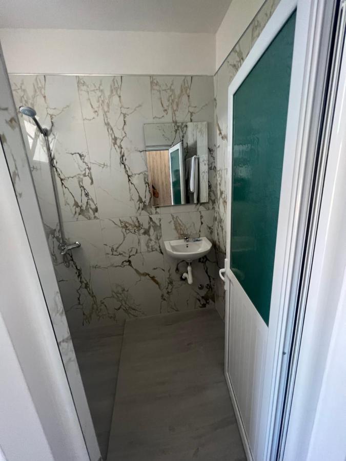 Apartament Adi's *