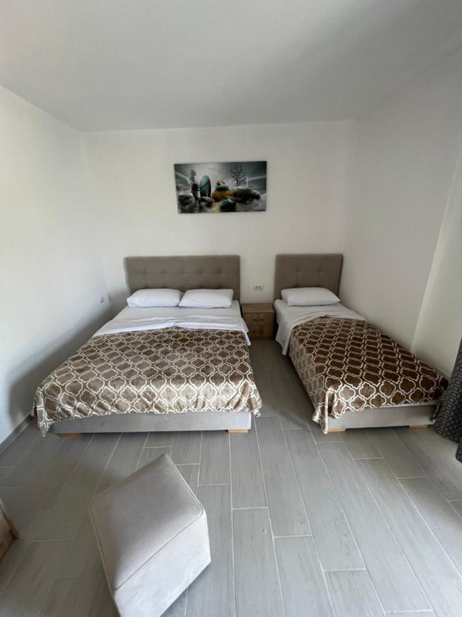 Adi's * Saranda