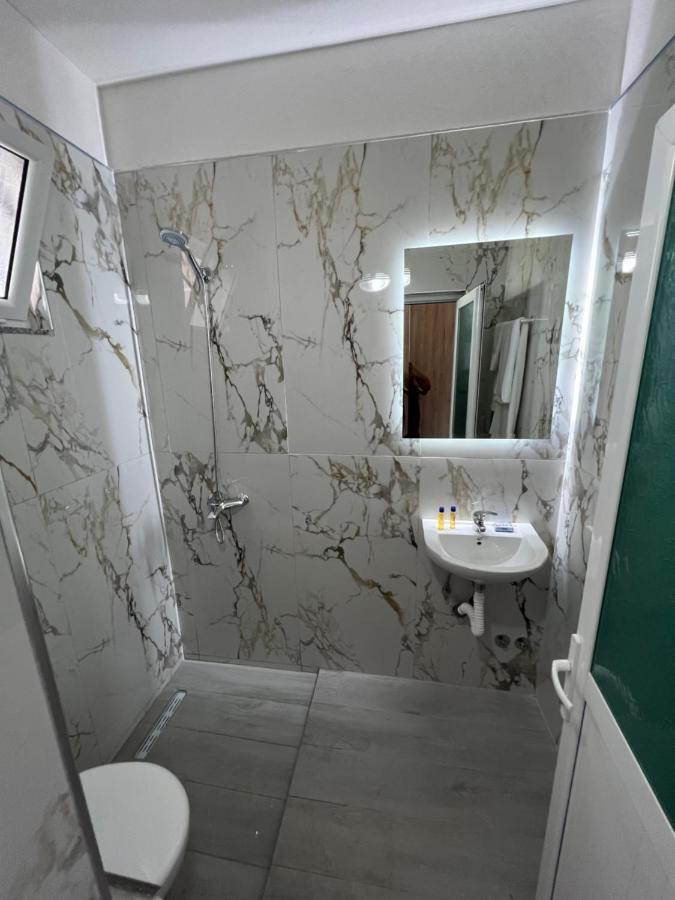 Apartament Adi's *
